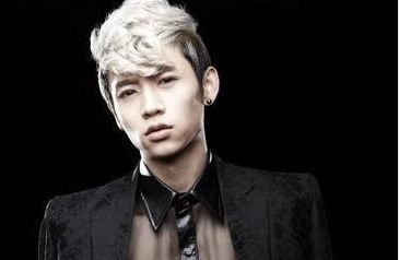 男明星白头发造型,蔡徐坤温柔,鹿晗深情,谁是你的菜?