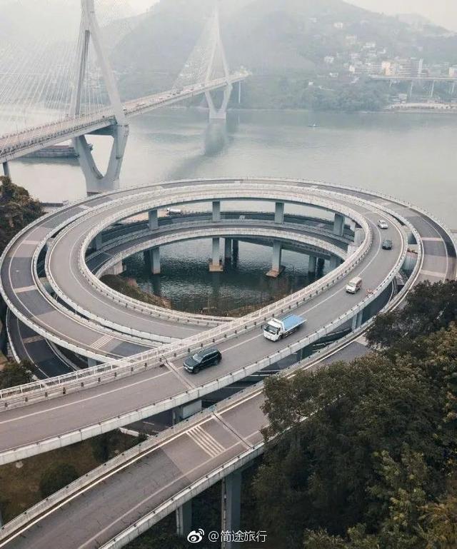 这座3d朋克城市勒是雾都 魔幻的重庆神奇的建筑交通