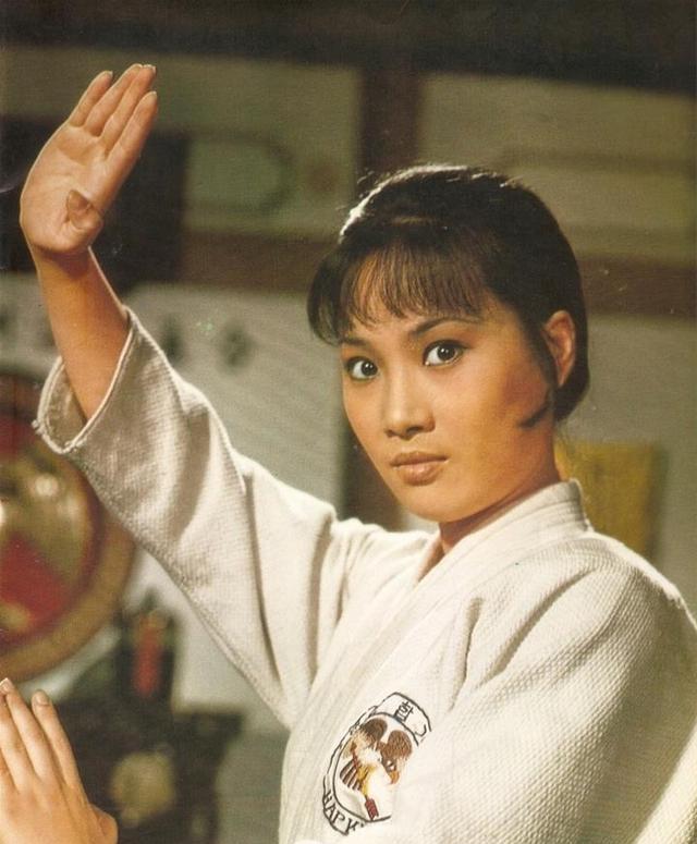 有一部电影是为了看龙套洪金宝成龙元彪元奎元华全部跑龙套