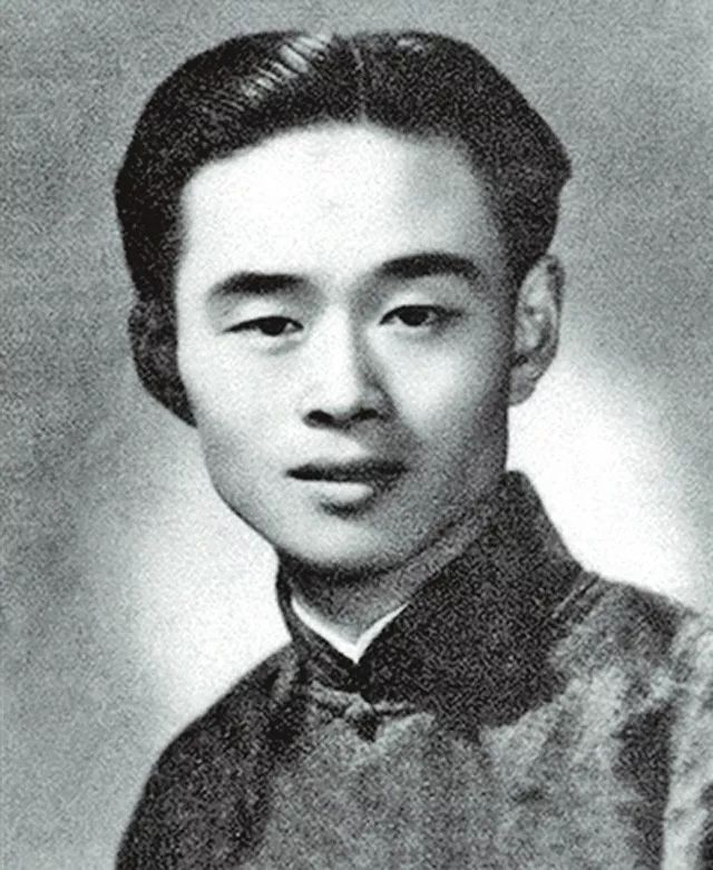 朱生豪与宋清如是之江大学的校友,当第一眼见到美丽端庄的宋清如时