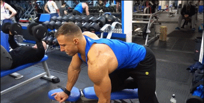 第四个动作：下斜卧推