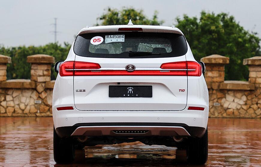 2019款比亚迪宋燃油版实拍, 龙颜前脸配四轮独悬, 或8万起放弃h4