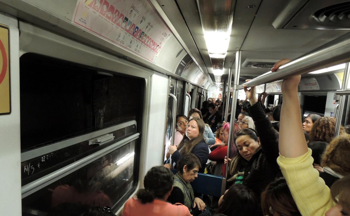 站名用图画表示, 任何人都不会下错车|地铁|墨西哥|车厢_新浪网