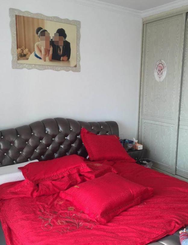 闺蜜家23万装修的新房客餐厅全屋贴瓷砖不差钱也不能这样吧