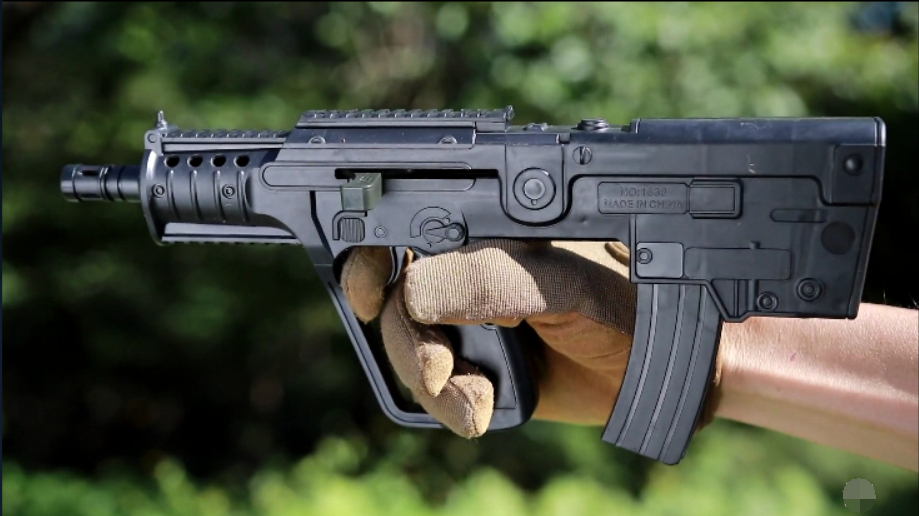 日本玩具版毛瑟98K步枪射击,同样是弹夹供弹