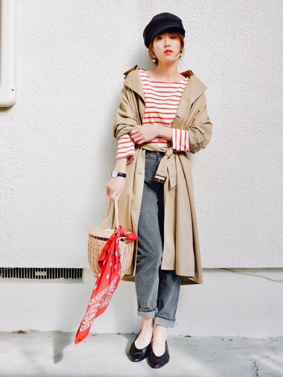 从三记的穿搭可以看出,她很会利用经典的单品让整体的搭配更出色.