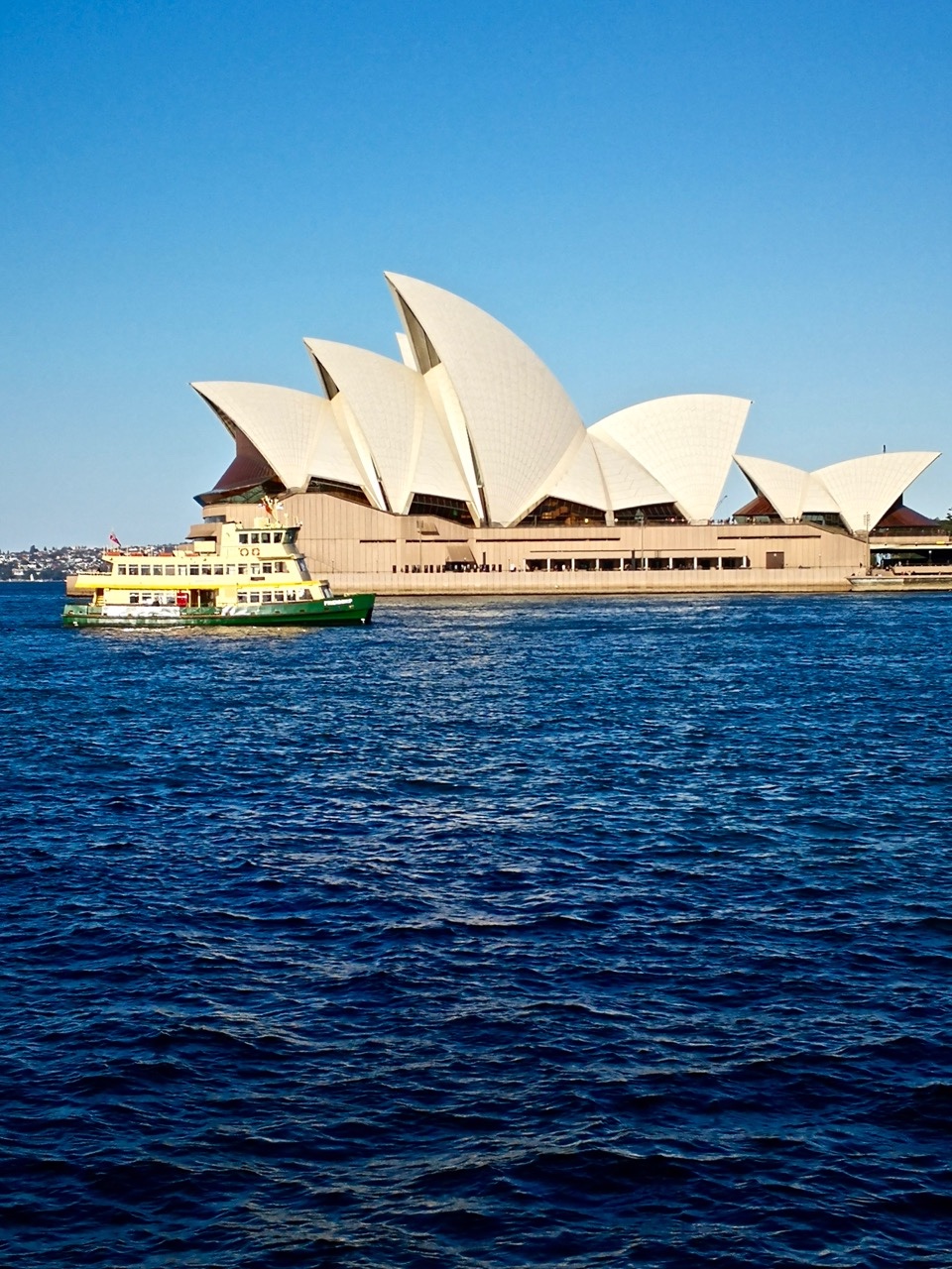 悉尼歌剧院(sydney opera house)是澳大利亚地标建筑,这座由丹麦建筑