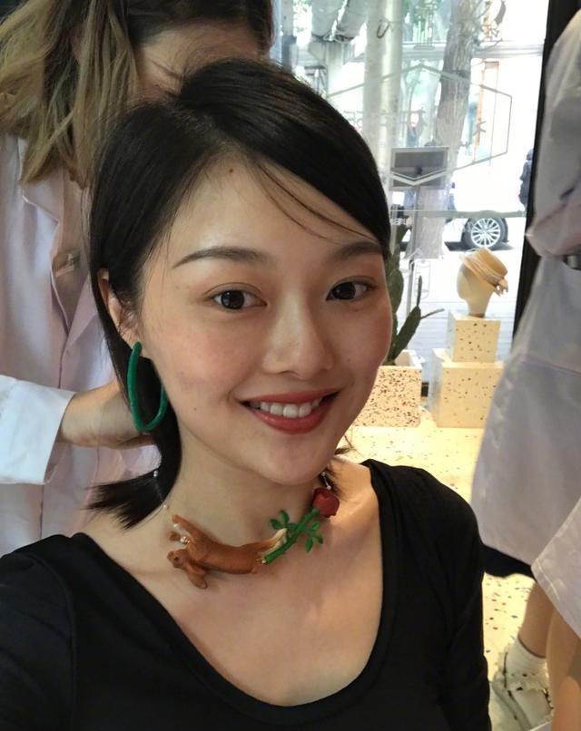 网红晚晚发近照, 大家又因为口红吵起来? 网友: 总觉得怪怪的