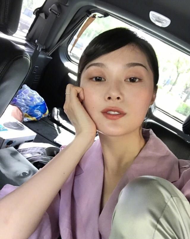 网红晚晚发近照, 大家又因为口红吵起来? 网友: 总觉得怪怪的