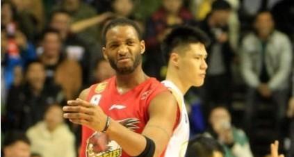 麦迪当年在CBA有多轰动? 客场球迷全部倒戈,