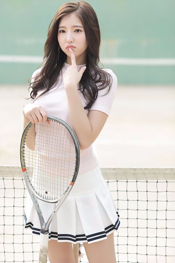 美图美女分享有点婴儿肥的白皙清纯网球美女