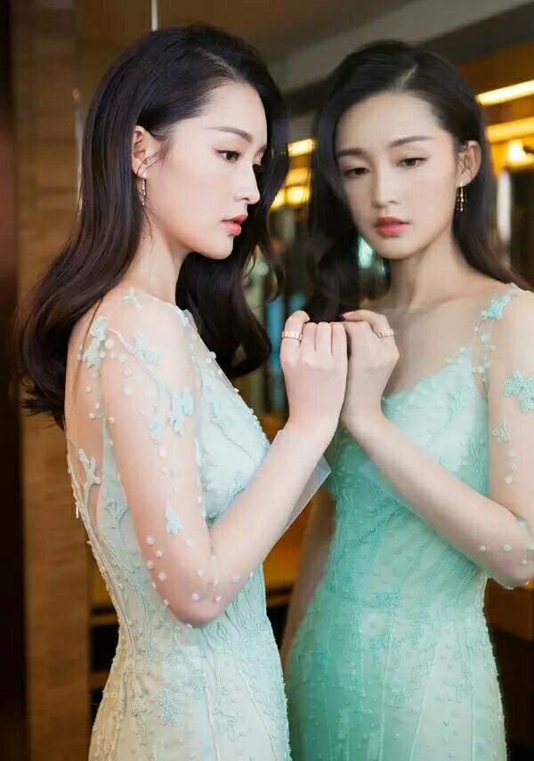 迪丽热巴和李沁现在都这么火了你更喜欢谁