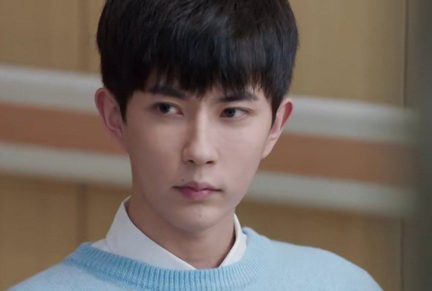 于朦胧在《凉生》中的造型,第三张最美,却偏偏让老外抢了镜!