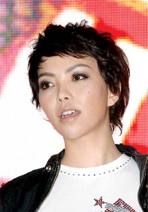 近照宛如18岁少女, 网友: 都是发型的功劳|张惠妹|贾玲|短发_新浪