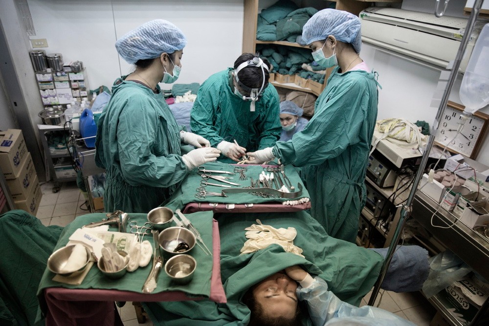 泰国变性手术现场高清图一步踏错再难回头