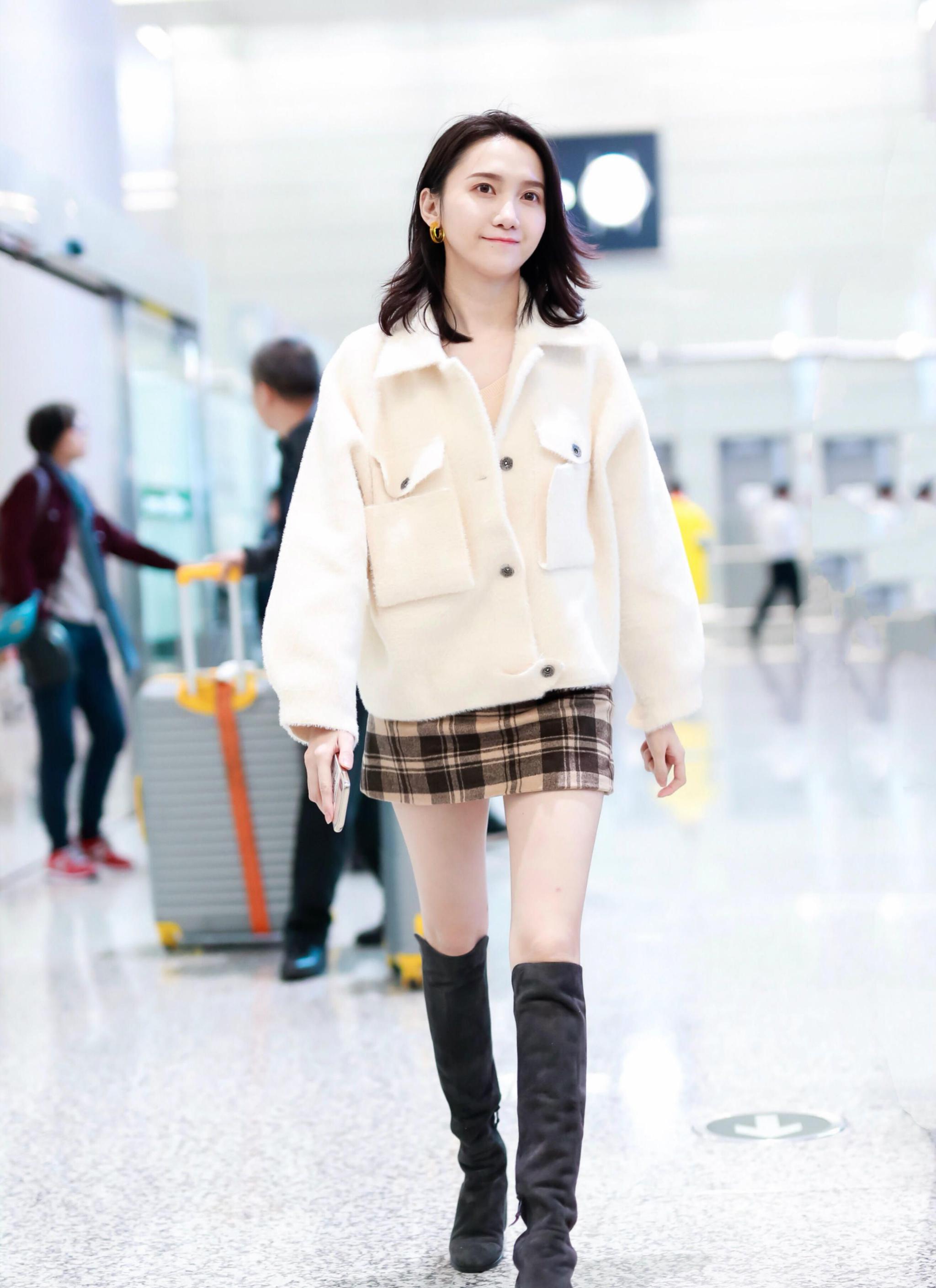 陆婷的腿不愧是上过热搜的,短裙配长靴,164却有170即视感