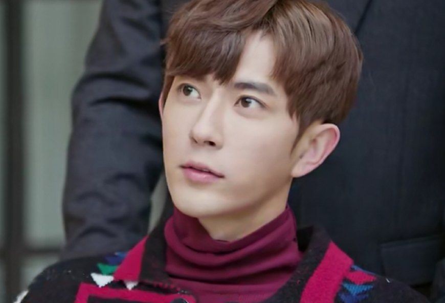 于朦胧在《凉生》中的造型,第三张最美,却偏偏让老外抢了镜!