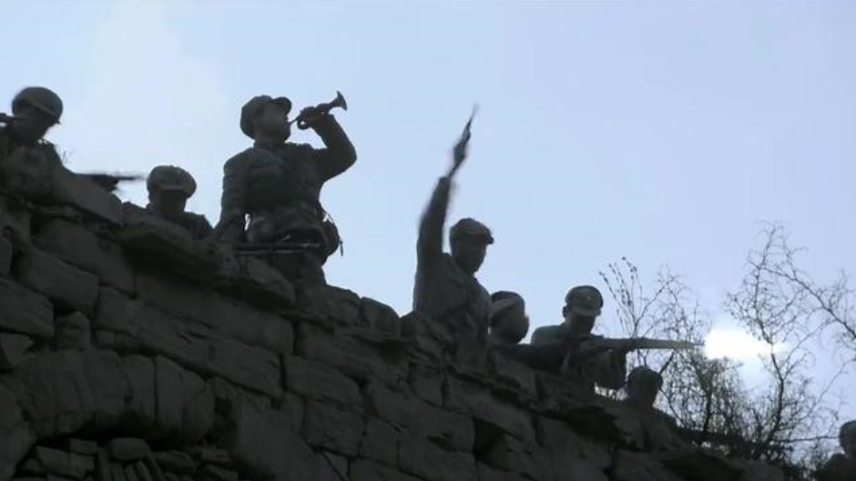 解放军冲锋号威力有多大?一把军号,吓退英军一个营8辆坦克