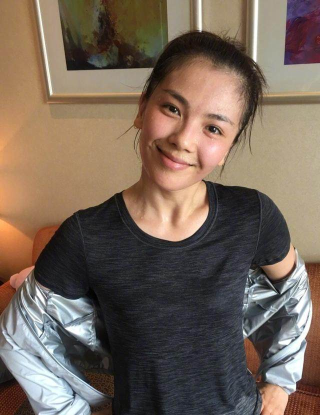 这几个女明星爱晒素颜照,网友还是化妆好看点