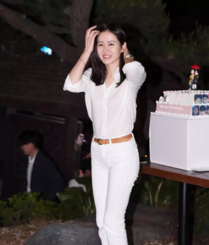 36岁孙艺珍也能逆生长穿衣一套比一套少女完全看不出年龄