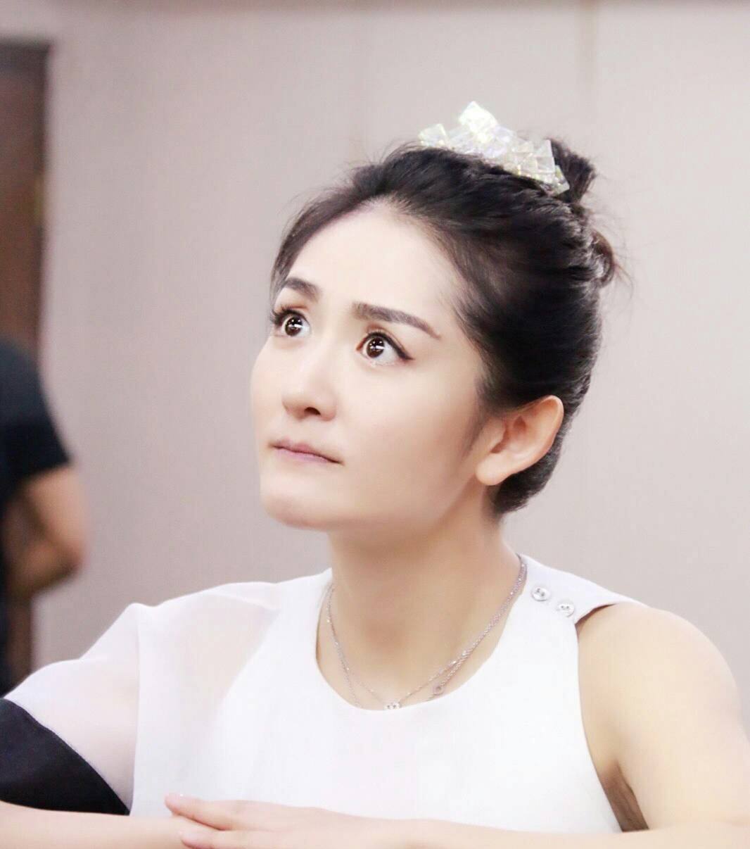 谢娜自黑微胖并为自己女儿取了"跳跳俏俏"名字,网友:霸气!