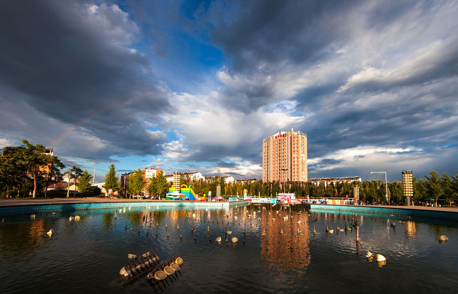 交通便利,建平县城是连接东北,华北八大城市的铁路枢纽,距朝阳机场75