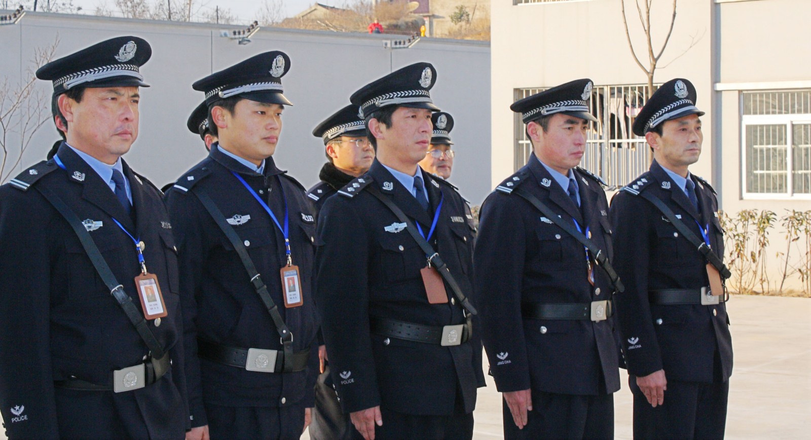 重庆各地开始招辅警来看看辅警可以转正吗工资咋样