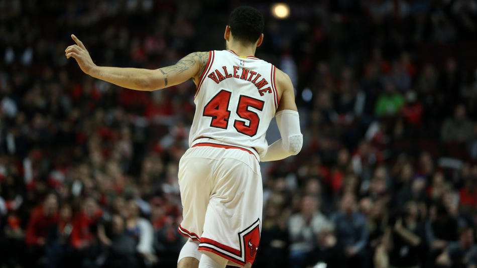 公牛神操作囤积大批侧翼,16年14号秀却成全队最尴尬之人