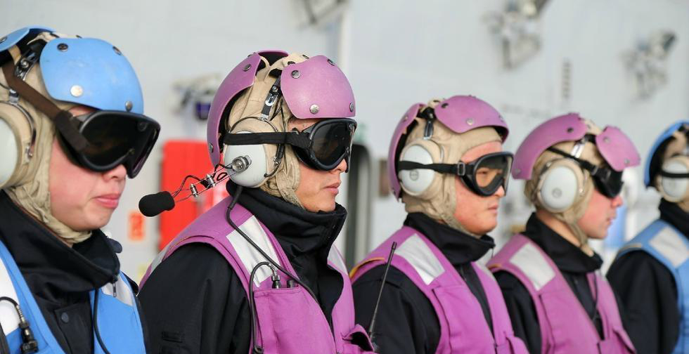 保障中国航母战力,中国航母地勤剪影