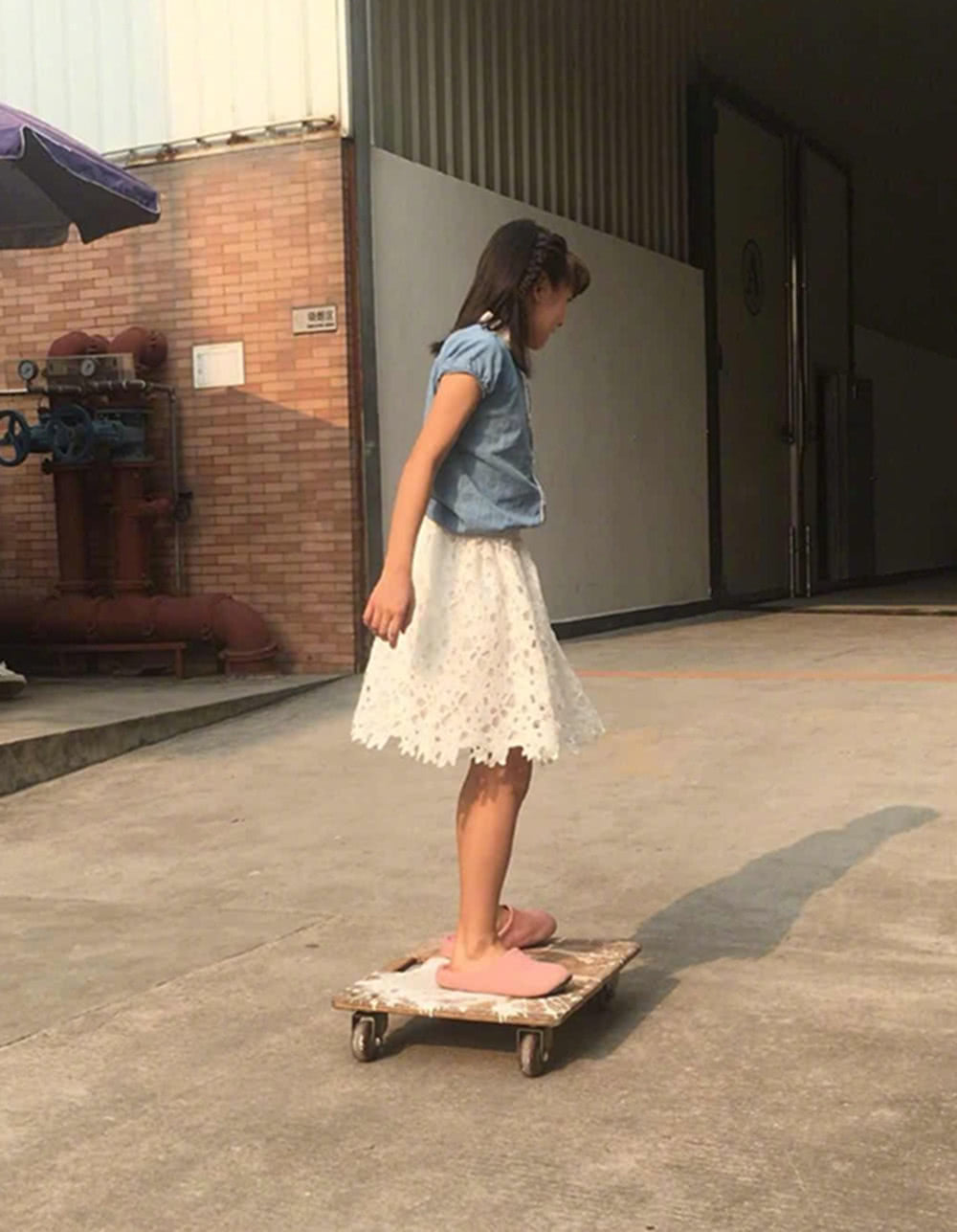 田亮晒照pick巴西森碟大长腿抢镜网友这腿可以去踢足球了