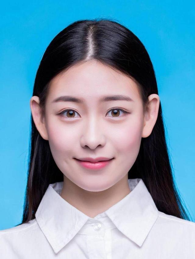 女生拍证件照学会这5个小技巧保证照片比真人还美