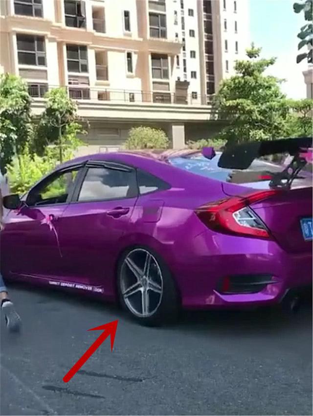 本田思域做婚车,车漆紫色配豪车同款轮毂