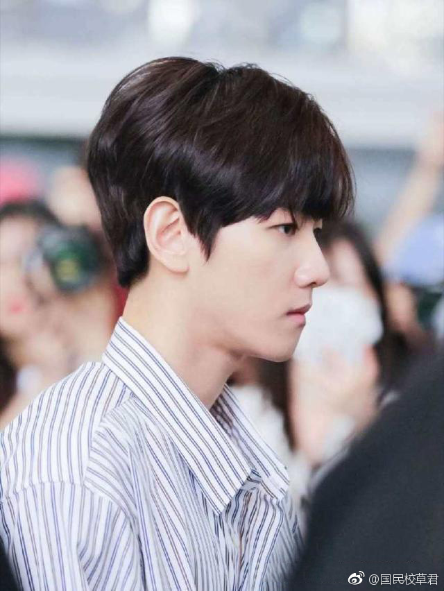 感受边伯贤的侧脸暴击,真是360度全方位无死角的高颜值,太苏了