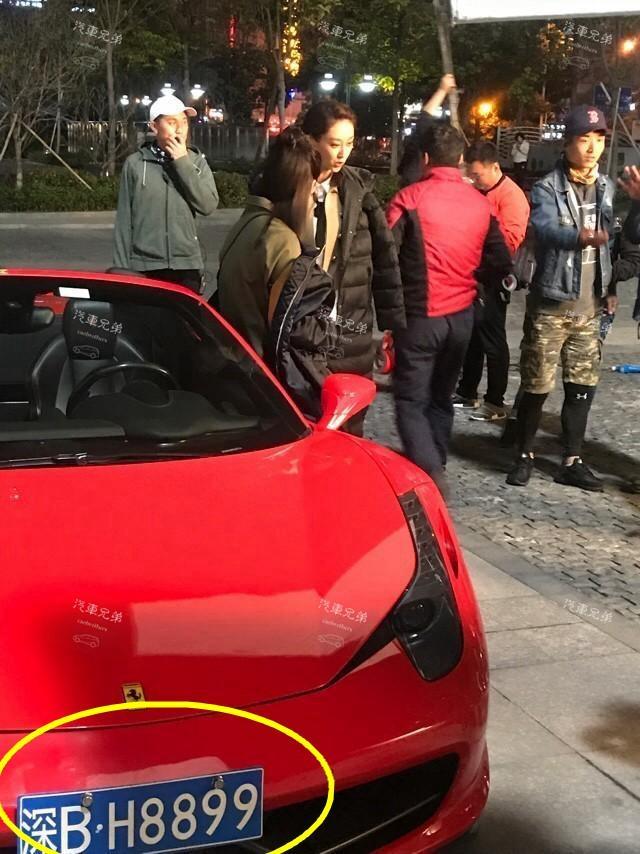 女神也爱法拉利, 蒋欣开着法拉利去拍戏