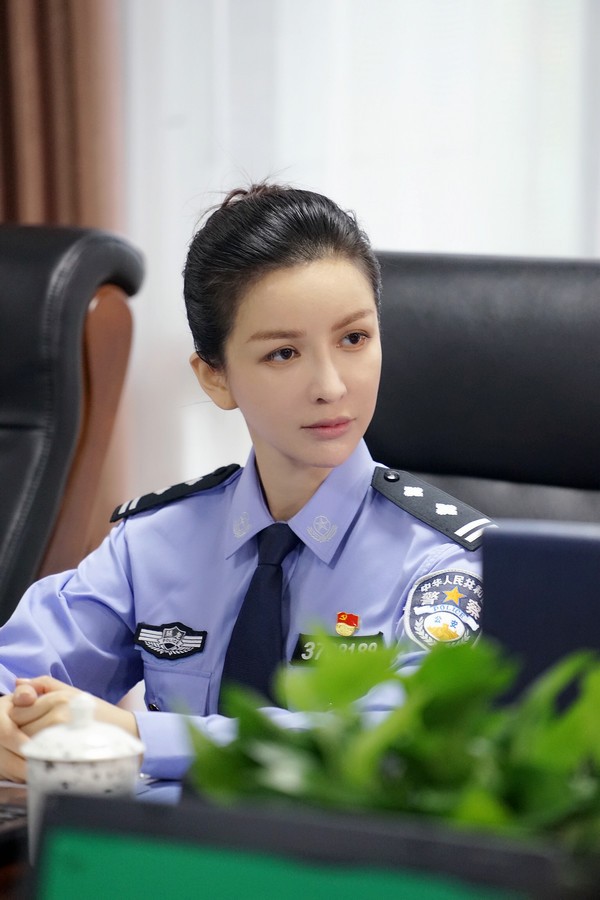 电影变色龙曝剧照班嘉佳获赞最帅冷面缉毒女警