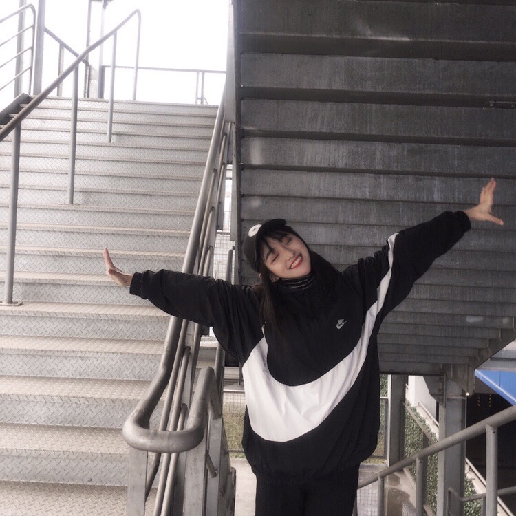 校花美女来自重庆很爱笑超甜