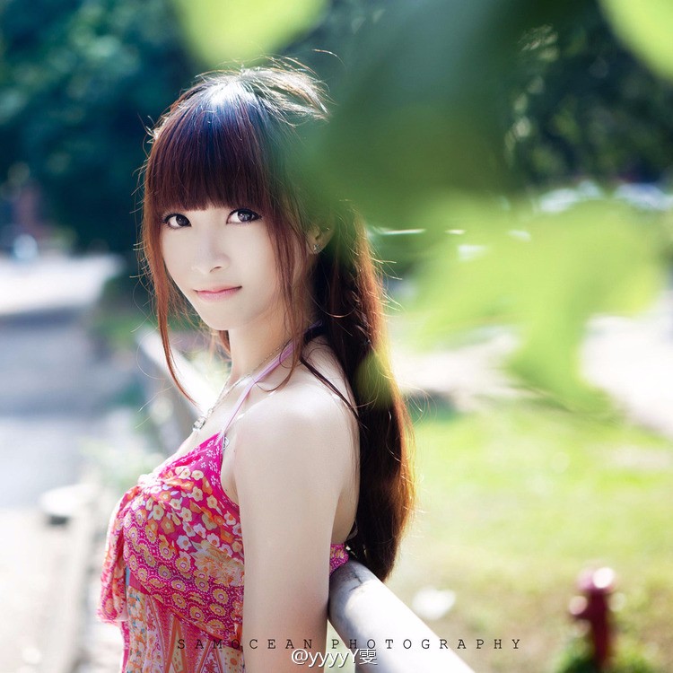 美女自拍:清纯大眼长发美女自拍图组