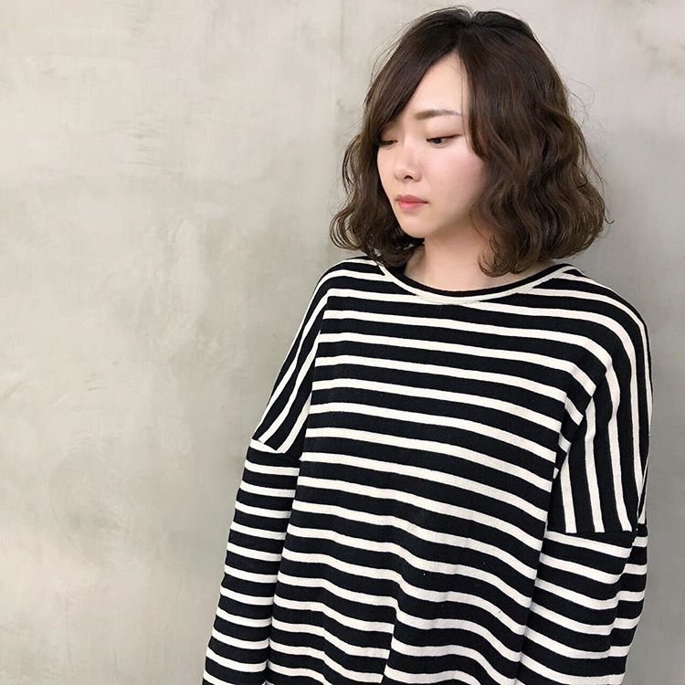 发尾烫一卷的发型,优雅又时尚