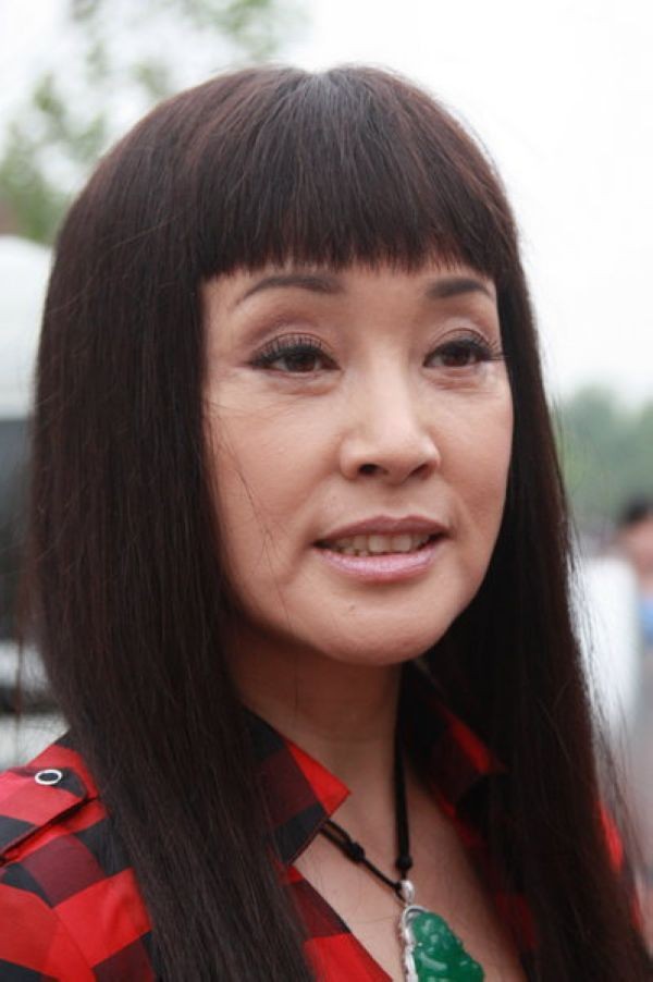 刘晓庆做健身操秀白皙大长腿,网友:是吃了防腐剂?