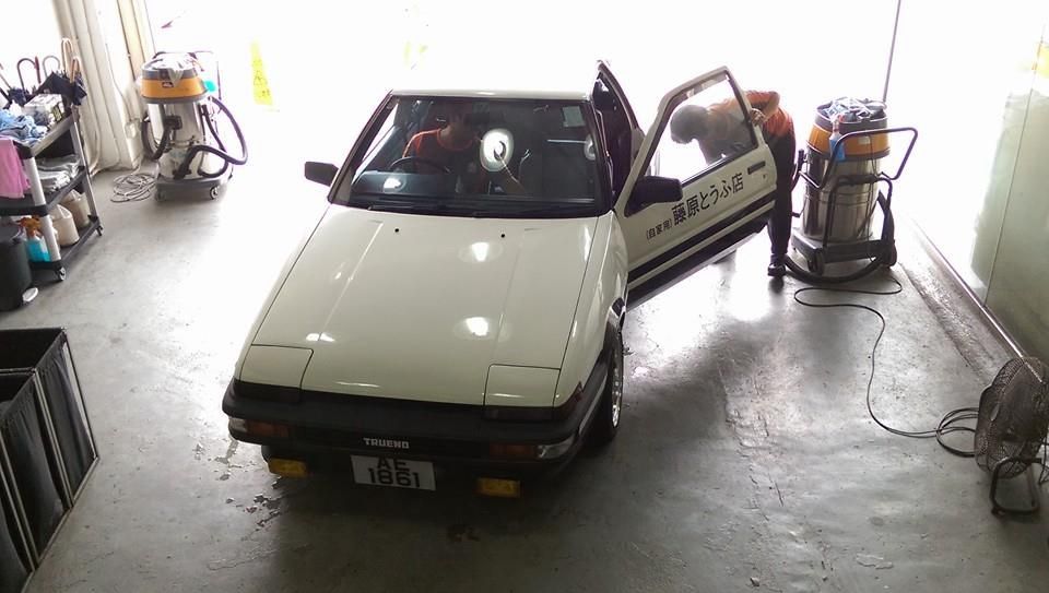 michael的社交平台上也出现了 与《头文字d》藤原拓海同款配色的ae86