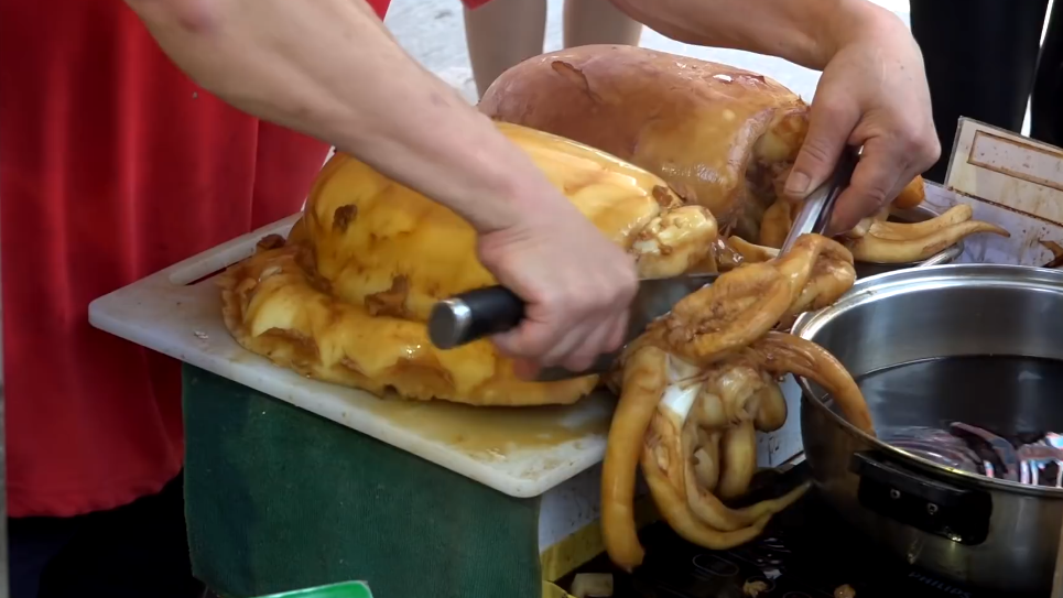实拍香港街头卤水大墨鱼!最地道的港式街头海鲜!