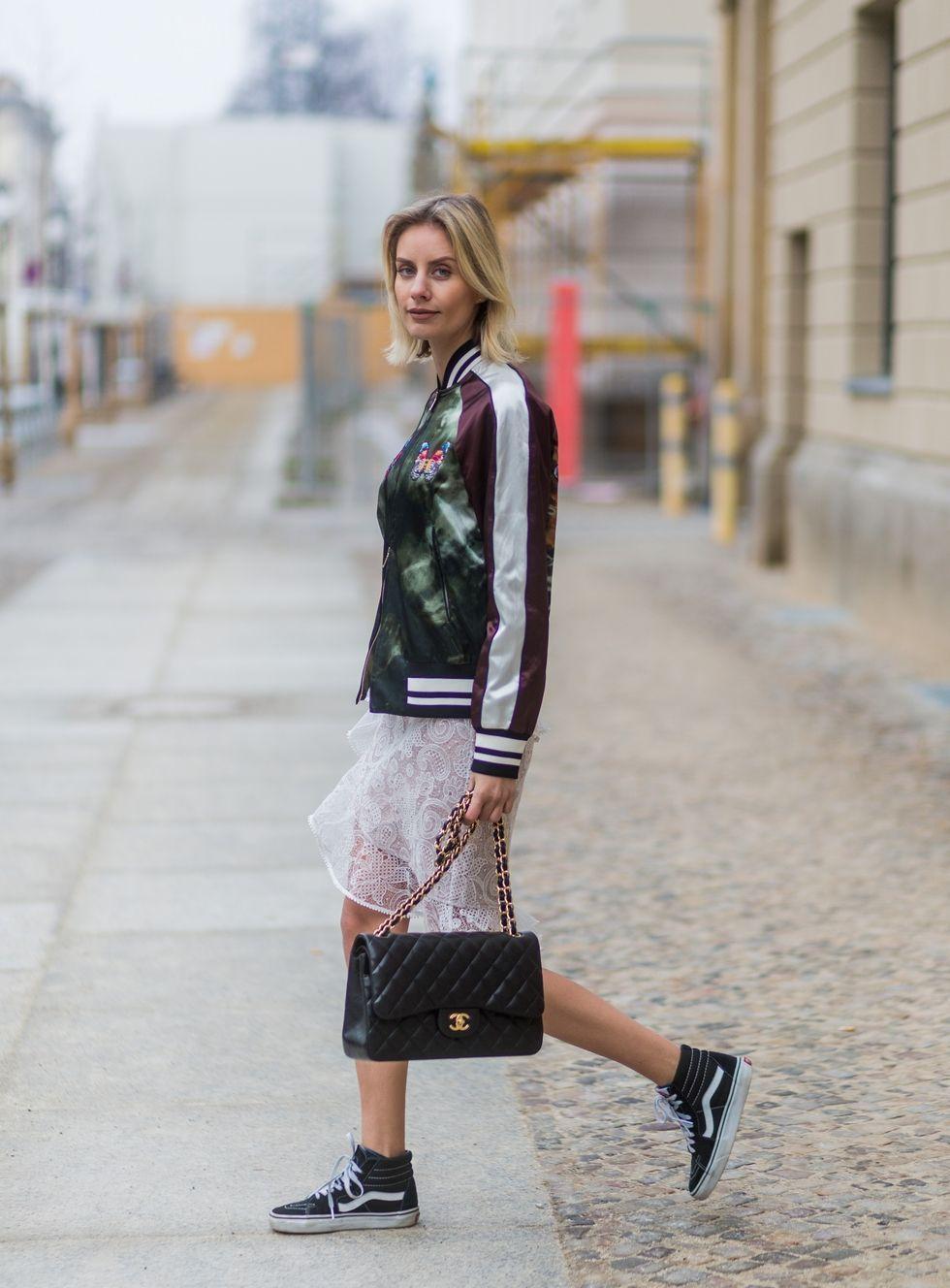 时尚潮人一年四季穿都穿不腻的百搭运动鞋vans