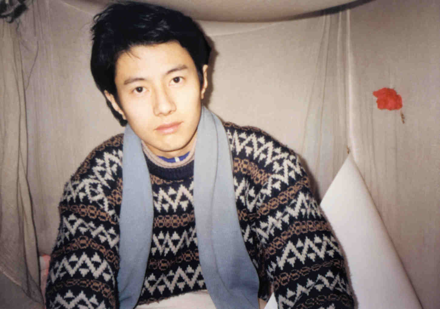 落魄时妻子陪他20年,走红后娶小15岁娇妻,称与前妻就像是兄妹|郑钧