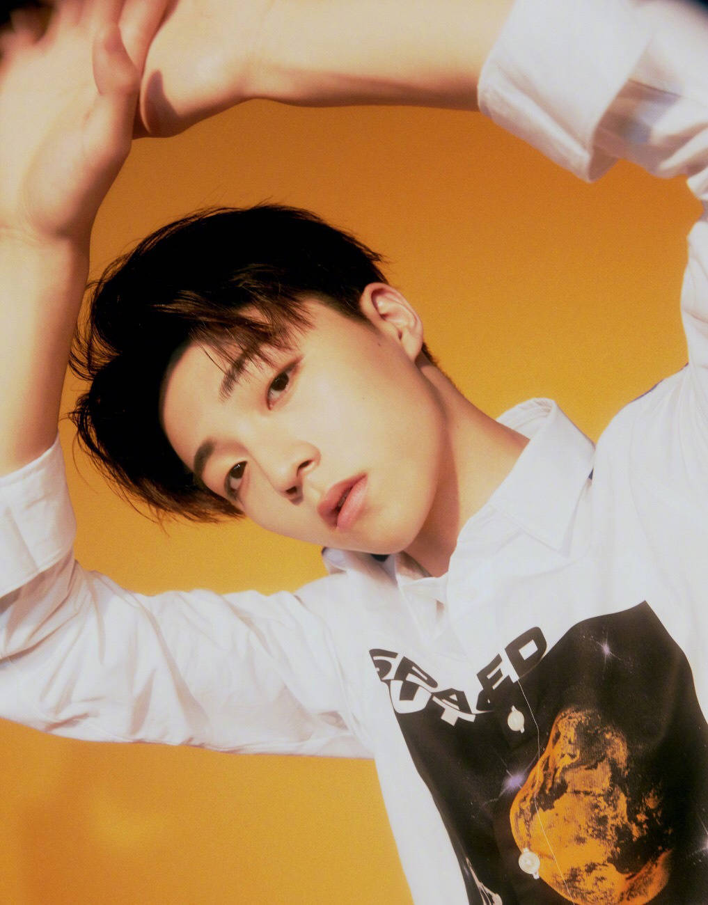 陈立农台版vogueme单人封面眼神坚定青春洋溢