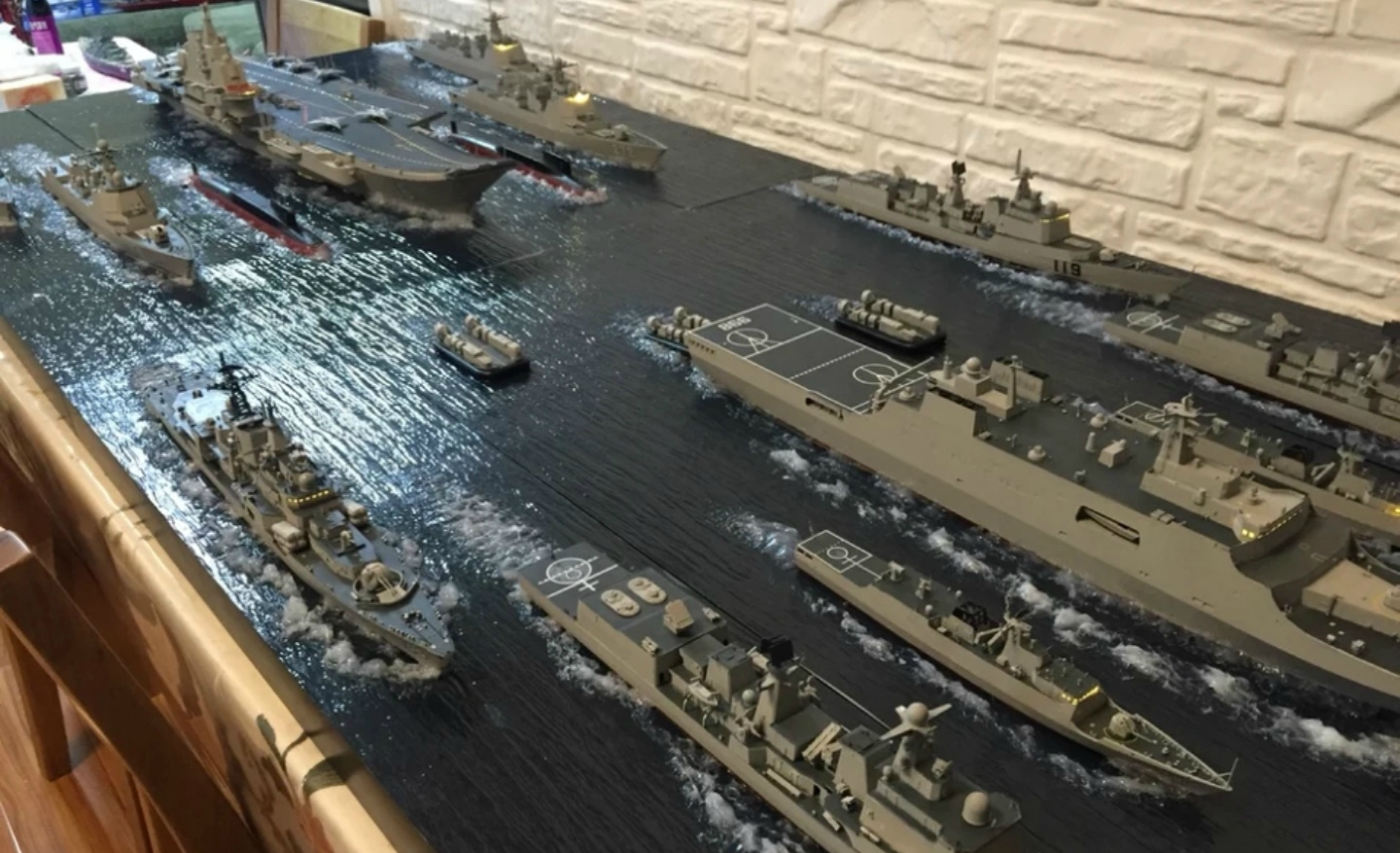 中国海军航母舰艇编队模型展示