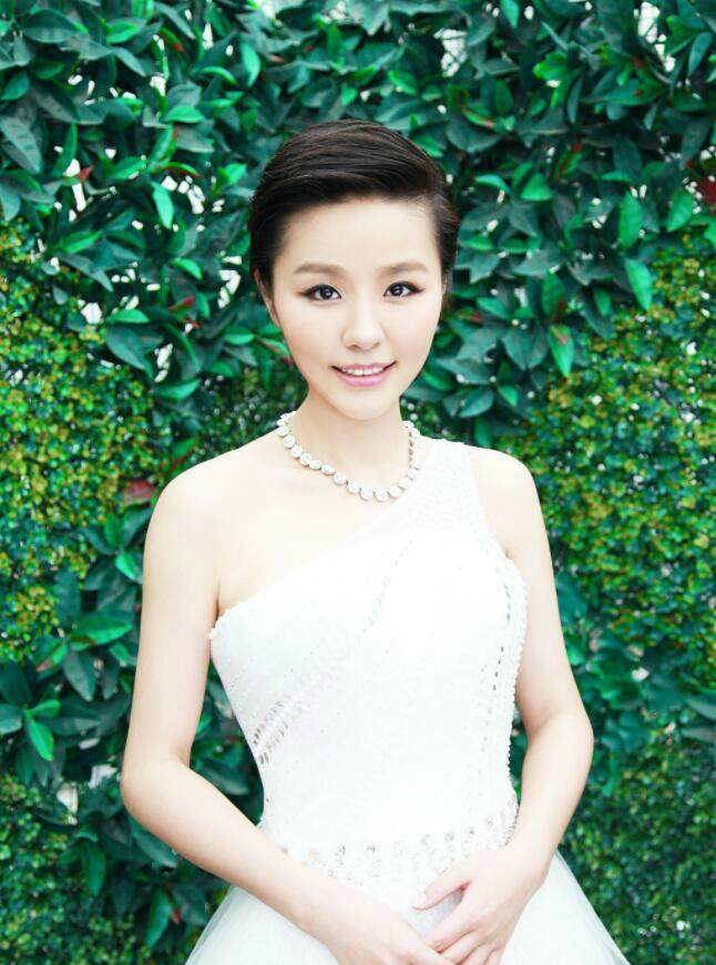 她是陈赫的师姐lisa榕,因,爱情公寓,而大火