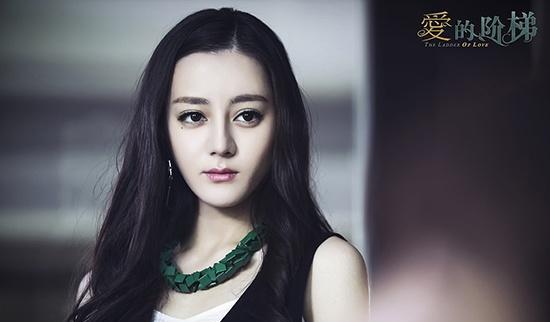 卓伟惊天大料: 迪丽热巴背靠金主, 杨幂不是老板