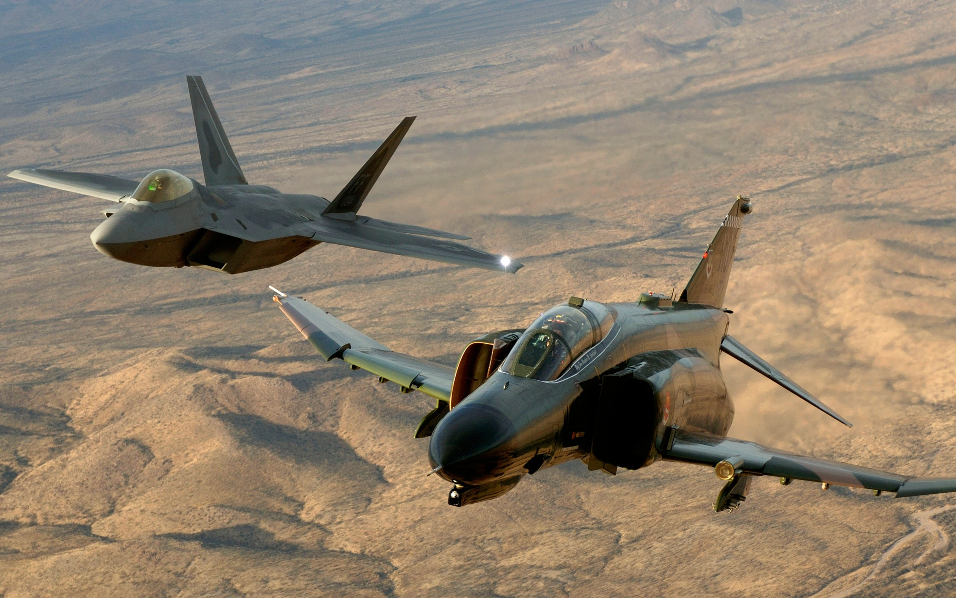 洛克希德马丁制造美国f-22猛禽战斗机