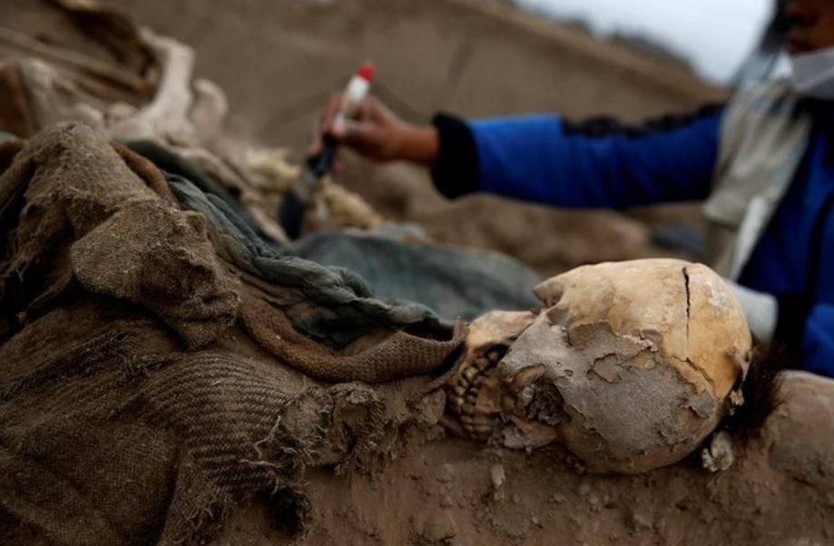 在秘鲁的古代金字塔, 发现了16位中国劳工的遗体