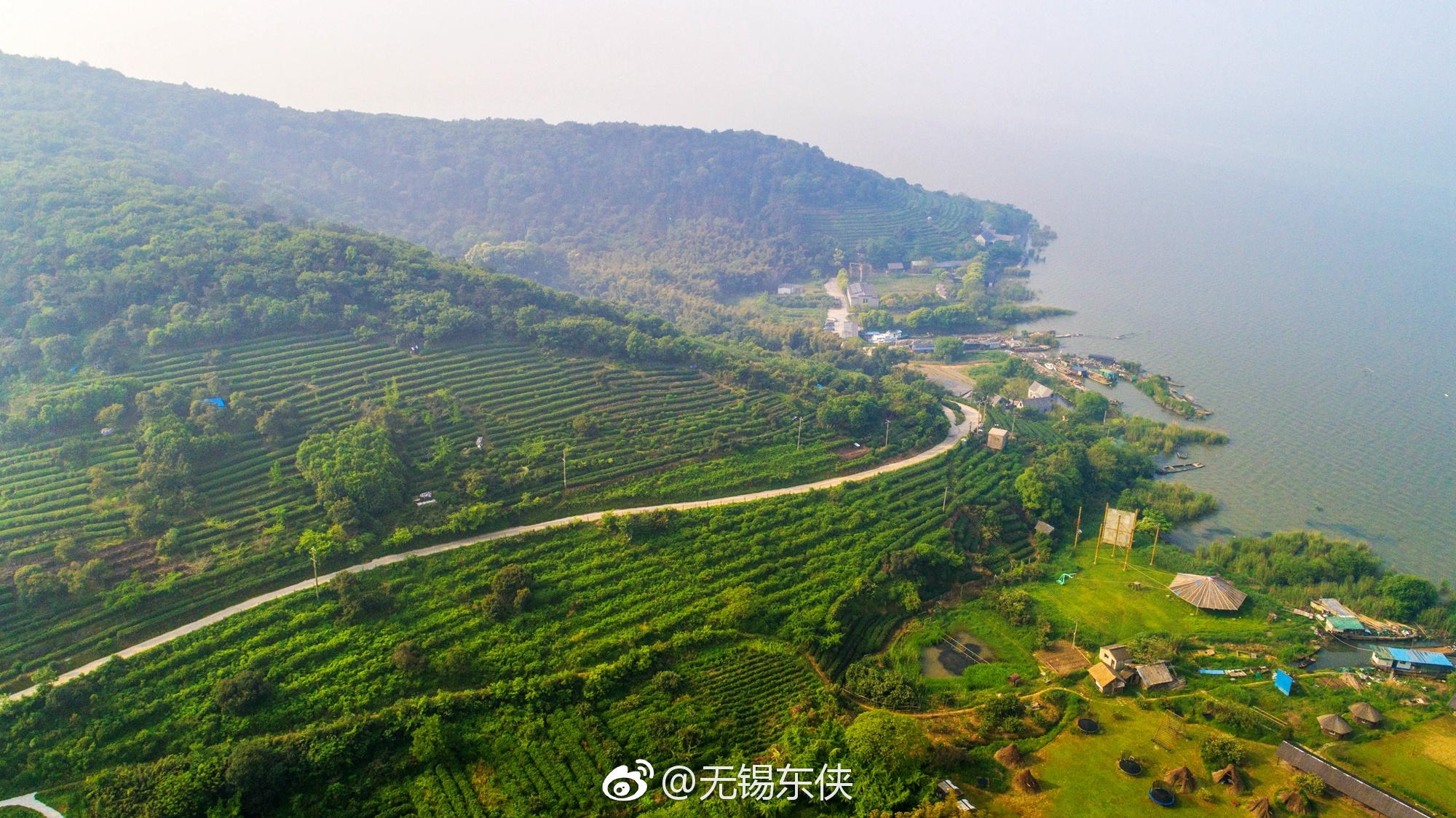 无锡马山地处太湖北端,三面环湖,全年主导风为东南风